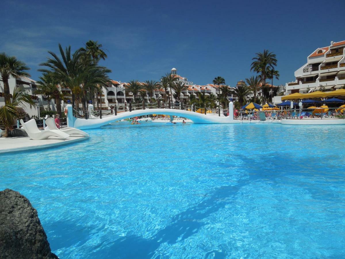 Ground Floor No 5 With Fantastic Heated Pool Close To The Sea, Gardensite Apartament Arona (Tenerife)